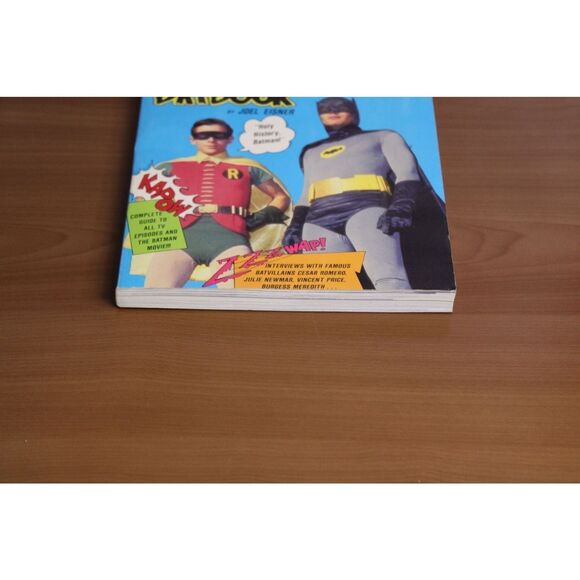 The Official Batman Batbook - Picture 3 of 8